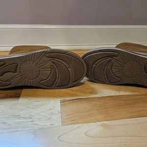 Ugg tall boots/zipper